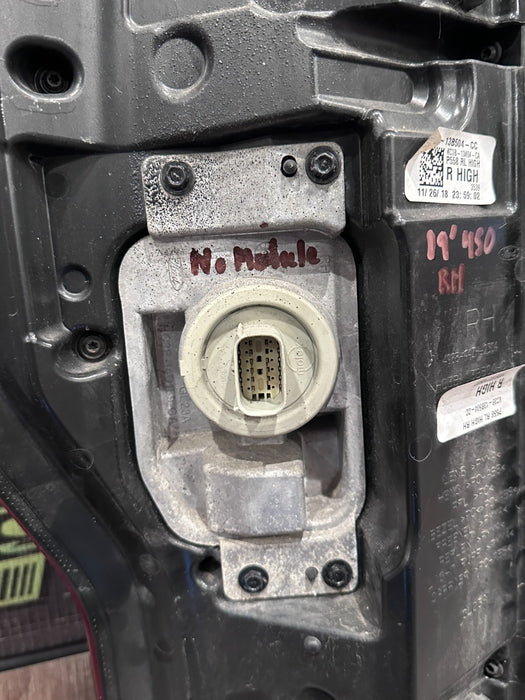 2017-19 FORD F250 F350 F450 PASSENGER RIGHT LED TAIL LIGHT OEM *SCUFFS 5-6*