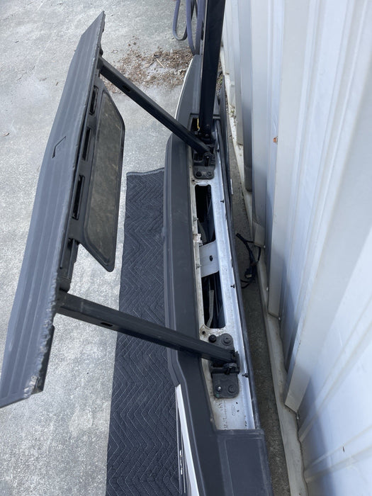 2017 2018 2019 FORD F250 F350 F450 PLATINUM TAILGATE W/ STEP METALLIC WHITE (UG)