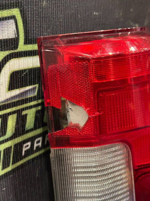 2017-2019 FORD F250 F350 F450 RIGHT LED TAIL LIGHT OEM *DAMAGED #4*