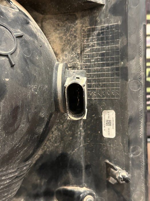 2023-2024 FORD F350 DRIVER LEFT HALOGEN TAIL LIGHT OEM *READ/SCUFFS*