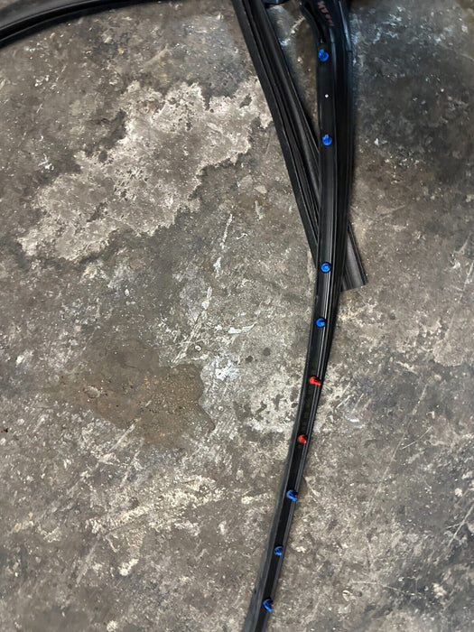 2018 AUDI R8 SPYDER RIGHT PASSENGER DOOR SEAL 4S0837912A 4S0 837 912 A