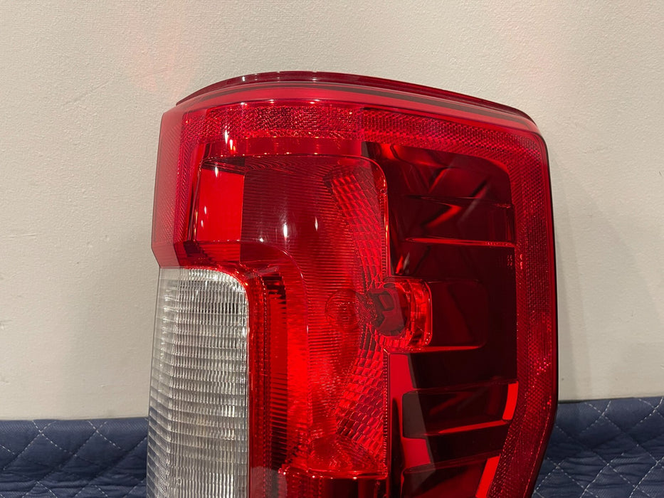 2017-2019 FORD F250 F350 HALOGEN PASSENGER RIGHT TAILLIGHT OEM