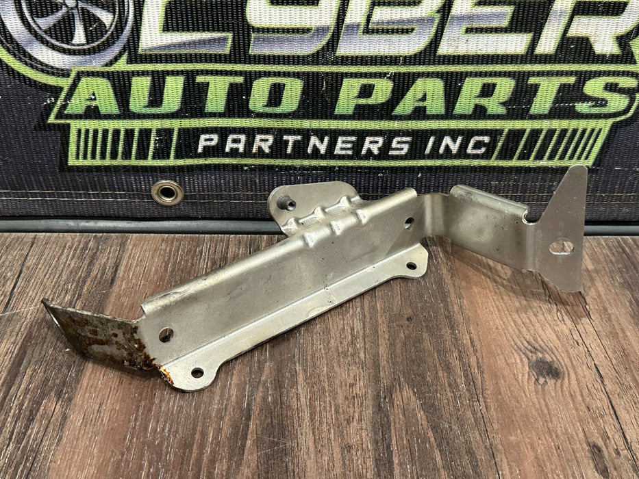 2021 AUDI R8 REAR DRIVER LEFT BRACKET OEM 4S8 863 583