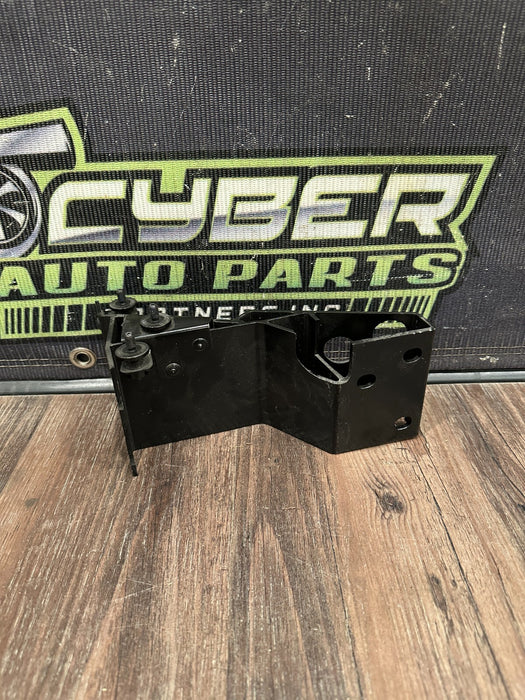 2017-18 AUDI R8 DRIVER LEFT REINFORCEMENT PLATE BRACKET OEM 4S7 813 761 C
