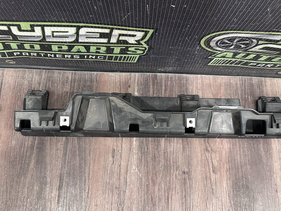 2018 AUDI R8 PASSENGER RIGHT SIDE SKIRT SUPPORT BRACKET OEM 4S0 853 922