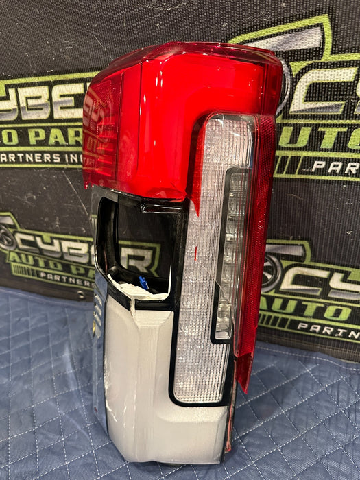 2023-2024 FORD F250 F350 DRIVER LEFT LED TAIL LIGHT OEM *DAMAGED*