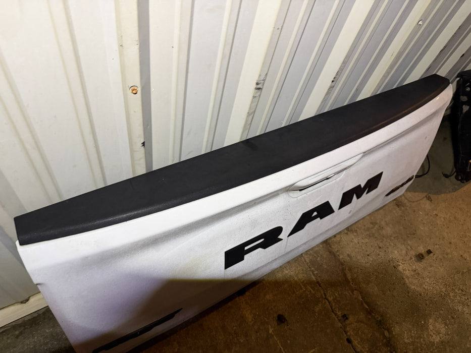 2021 RAM 1500 TRX 6.2L REAR TAIL GATE WHTE OEM COMPLETE W/ CAMERA *DAMAGE*