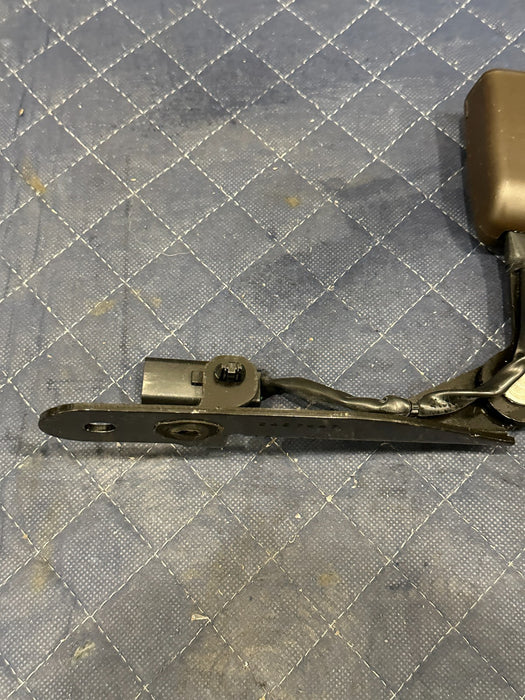 2017-2019 FORD F250 F350 KING RANCH REAR MIDDLE SEATBELT RECIEVER OEM