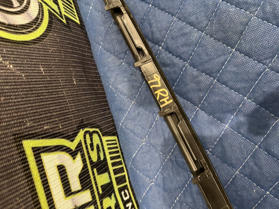 2015-2020 BMW M4 F82 RIGHT SIDE WINDSHIELD DRIP MOLDING 51 31 7 285 928