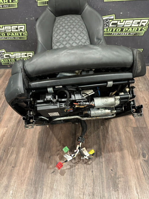 2017 2021 AUDI R8 PLUS RIGHT PASSENGER OEM GENUINE DIAMOND STITCHED ~WEAR~