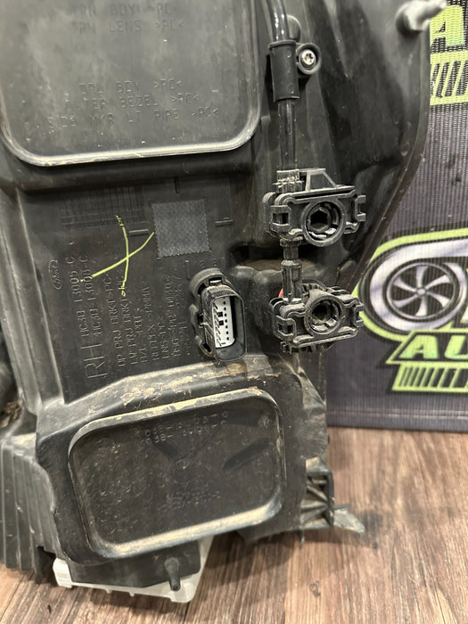 2017 2019 FORD F250 F350 F450 RIGHT PASSENGER HEADLIGHT T LED OEM ~BROKEN TAB~