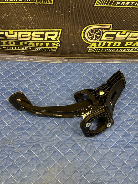 2024 BMW M3 M4 G80 G82 STOP BRAKE PEDAL OEM 689112301