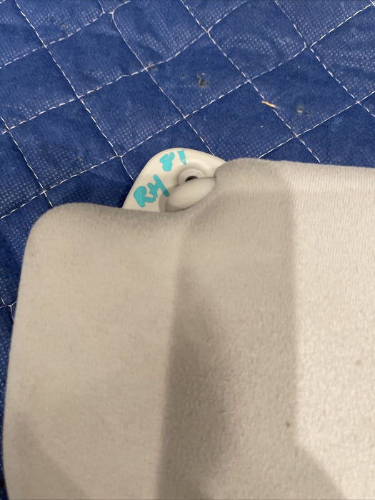 2014 TOYOTA PRIUS V LEFT RIGHT SUN VISORS SUNVISOR PAIR OEM~COSMETIC WEARS~