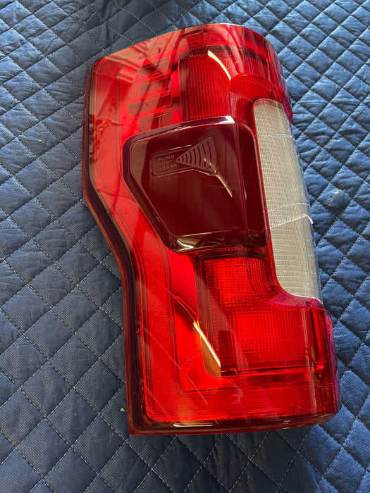 2017 2018 2019 FORD F250 F350 F450 DRIVER TAIL LIGHT BRACKET ONLY OEM *DAMAGED*