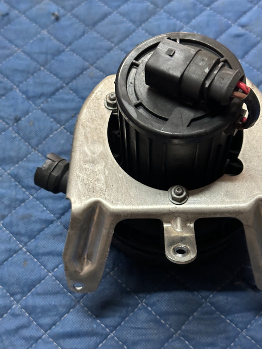 2014 AUDI R8 4.2L V10 OEM SECONDARY AIR INJECTION PUMP