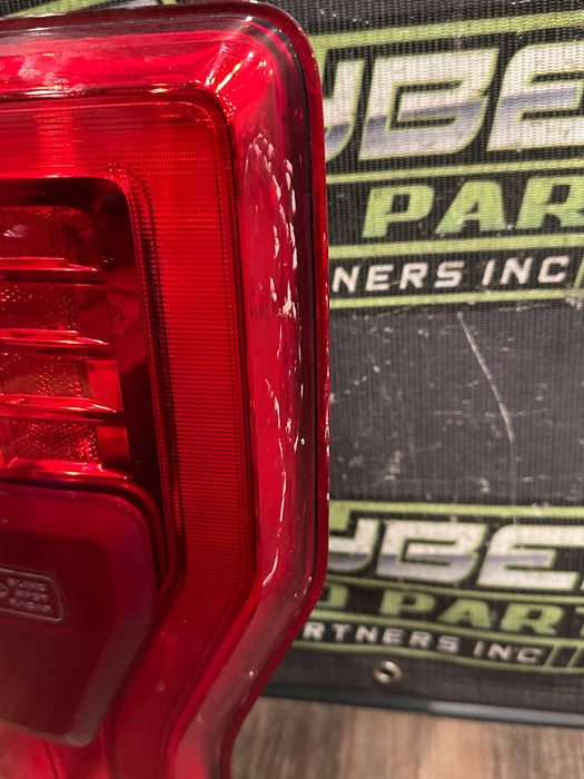2017-2019 FORD F250 F350 F450 RIGHT LED TAIL LIGHT OEM *PARTS ONLY!* *WEAR 5-11*