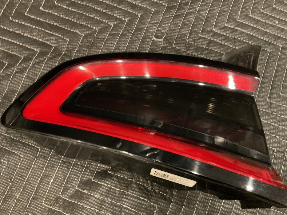 2016 DODGE CHARGER HELLCAT 6.2 LEFT LH DRIVER REAR TAIL LIGHT 2015-2019 OEM