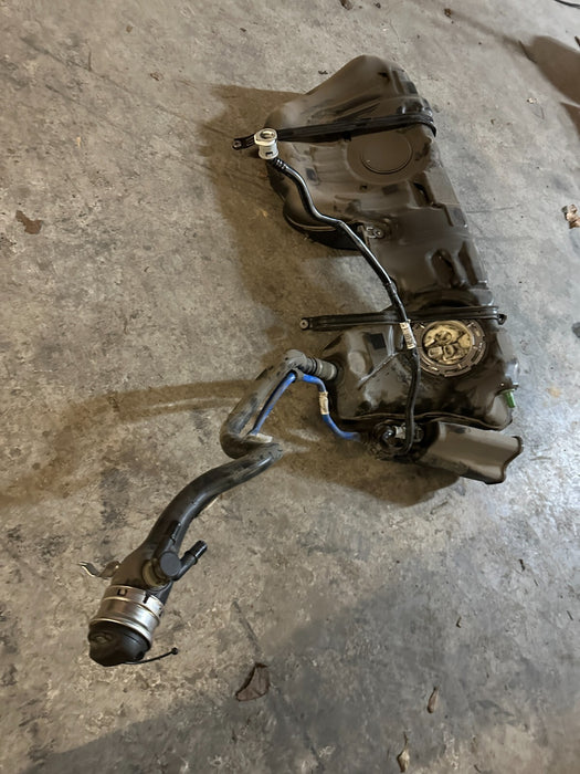 2020 BMW M4 F82 OEM FUEL GAS RESERVOIR CANISTER TANK W/ FILLER NECK