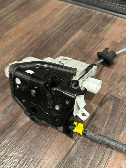 2021 AUDI R8 LEFT DOOR ACTUATOR W EXTERIOR HANDLE HOUSING ASSEMBLY OEM