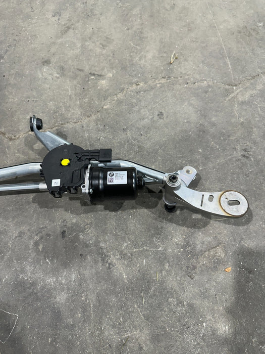 2024 BMW M3 M4 G80 G82 WINDSHIELD WIPER LINKAGE W MOTOR OEM