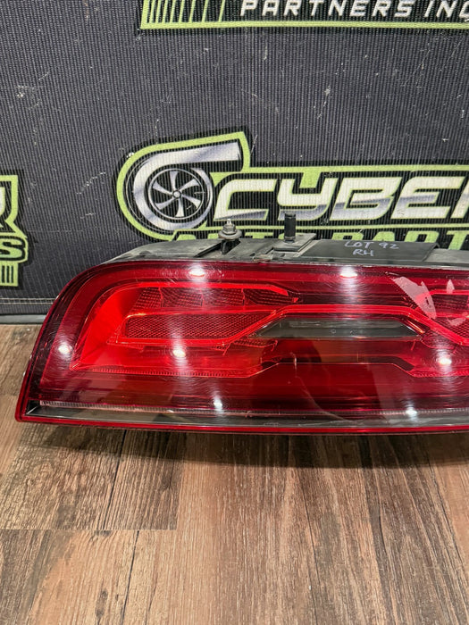 2014 2015 AUDI R8 V10 PASSENGER SIDE RIGHT RH LED TAIL LIGHT OEM *READ/RESIDUE*