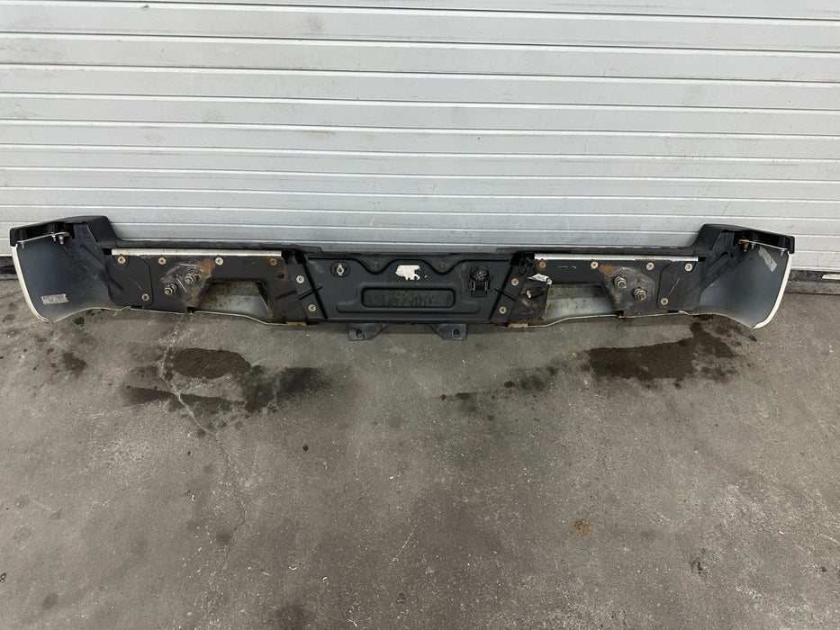2017-2019 FORD F450 REAR BUMPER OEM TRI COAT WHITE (UG) *WEAR/RUST*
