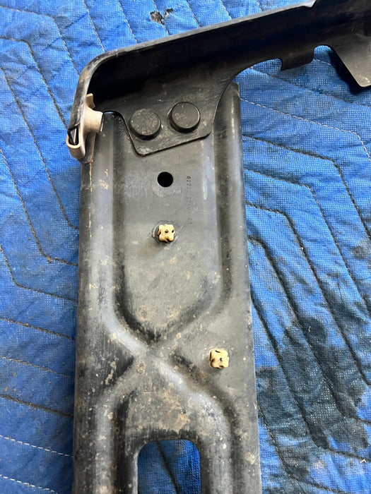 2016 2018 NISSAN TITAN XD PLATINUM FRONT RIGHT BUMPER BRACKET 62222-EZ00A