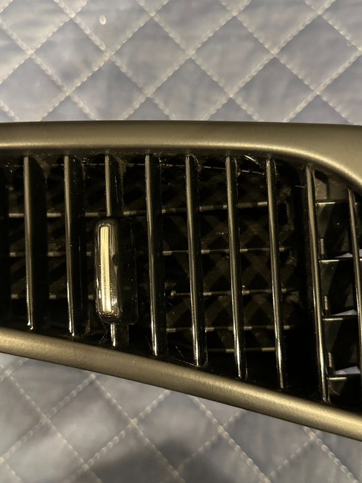 2014 AUDI R8 FRONT DRIVER LEFT DASH DASHBOARD HVAC AIR VENT OEM 423 820 901 A