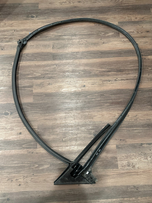 2021 AUDI R8 DRIVER LEFT DOOR WEATHER STRIP SEAL OEM 4S0 837 911