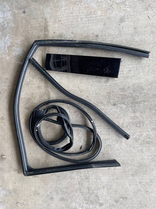 2017-2022 FORD F250 F350 F450 PLATINUM FRONT PASSENGER RH DOOR EXTERIOR TRIM MOL