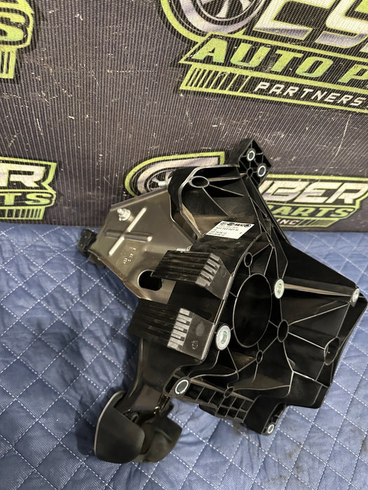 2014 Audi R8 V10 BRAKE PEDAL BOX ASSEMBLY 423 723 021 H 2008 - 2015 OEM