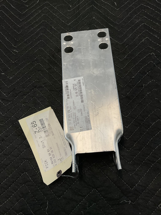 2021 MERCEDES E63S/C63S AMG FRONT RAIL EXTENSION BRACKET OEM RH 205-620-08-01