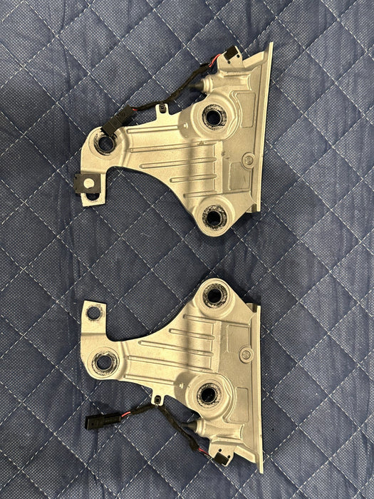2014 AUDI R8 SPYDER LEFT RIGHT CONVERTIBLE TOP LATCH MOUNT PLATE 427 871 443 A