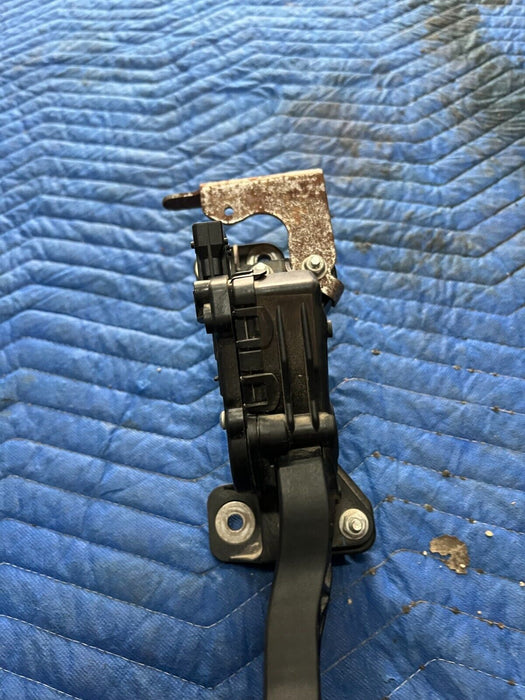 2016 - 2019 NISSAN TITAN XD OEM THROTTLE ACCELERATOR GAS PEDAL 2017 2018