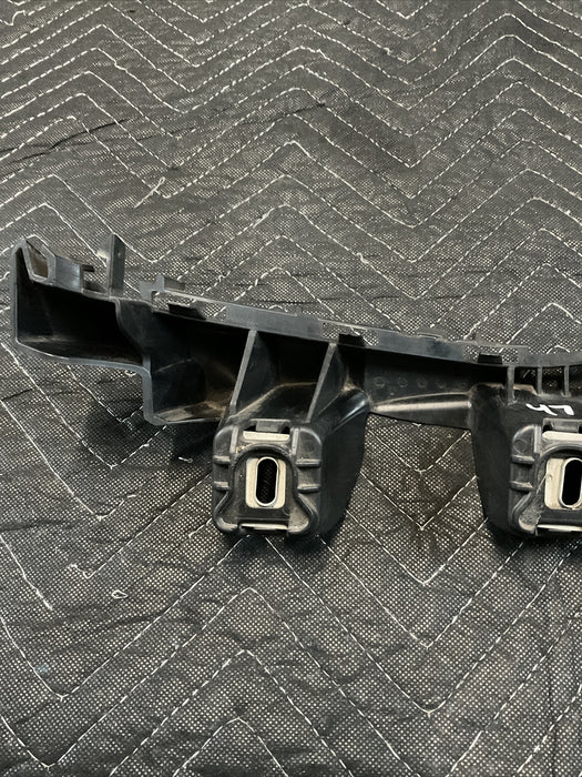 2017 Mercedes C63s AMG W205 REAR RIGHT BUMPER COVER BRACKET OEM 205 885 04 65