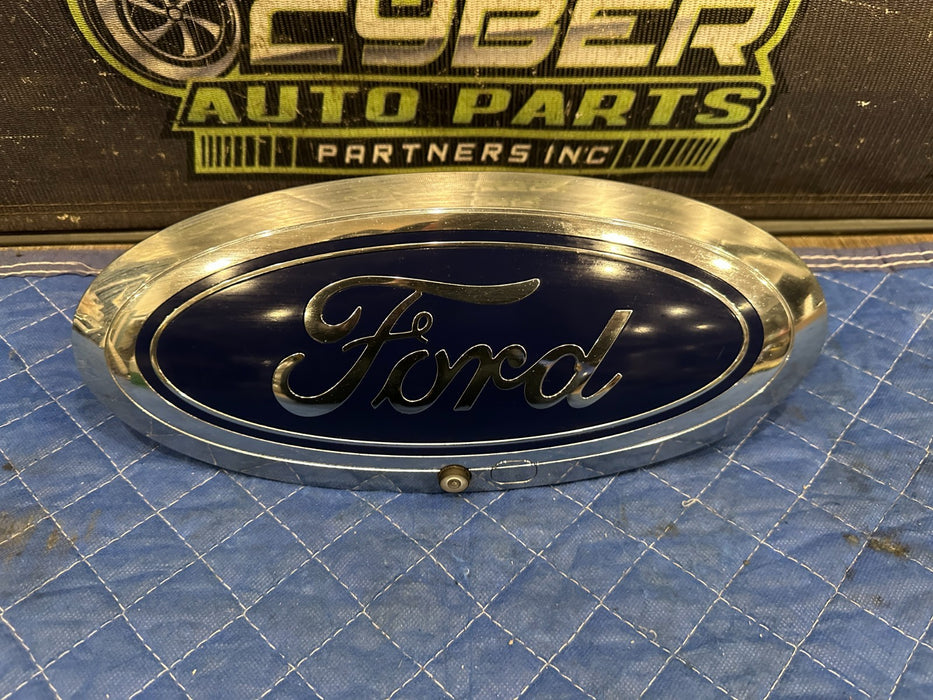 2017-2019 FORD F250 F350 F450 GRILLE EMBLEM W CAMERA OEM