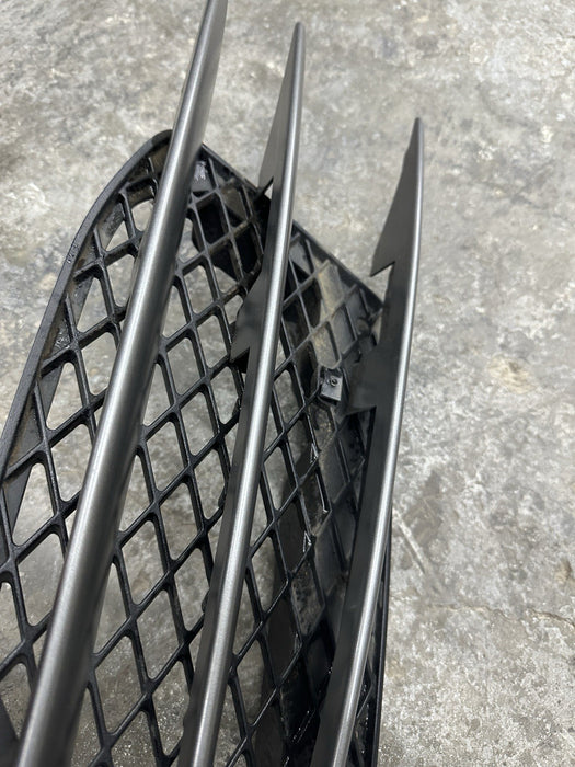 2014 AUDI R8 REAR RIGHT BUMPER GRILLE AIR VENT OEM ~BROKEN TAB~ 420 807 698