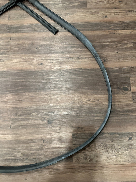 2021 AUDI R8 DRIVER LEFT DOOR WEATHER STRIP SEAL OEM 4S0 837 911