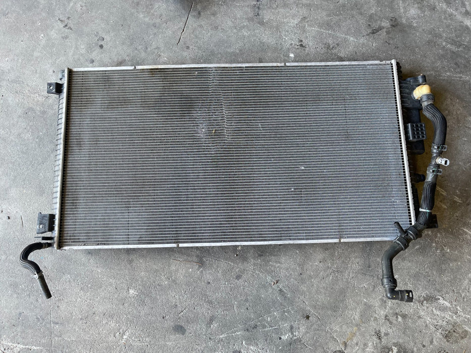 2017-2019 FORD F250 F350 6.7L DIESEL RADIATOR W/ HOSES OEM (DAMAGED)