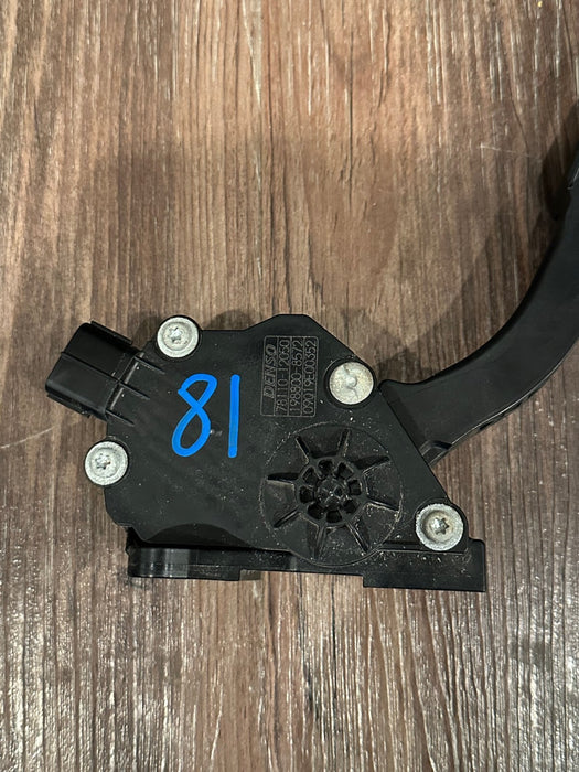 2014 TOYOTA PRIUS V GAS/ACCELERATION PEDAL OEM 78110-12050