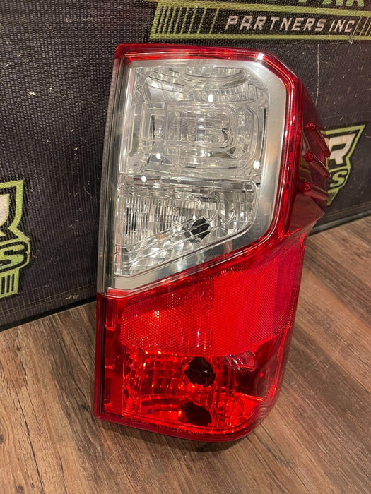 2016-19 NISSAN TITAN/XD PASSENGER RIGHT HALOGEN TAILIGHT OEM 26550 EZ20D *READ*