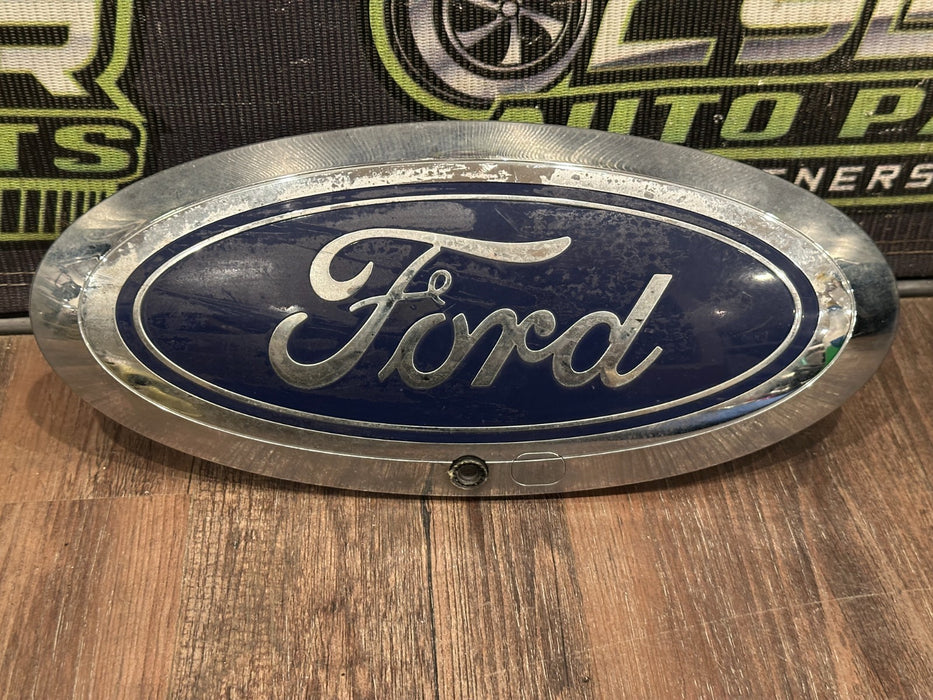2017-2019 FORD F250 F350 F450 FRONT GRILLE EMBLEM WITH CAMERA HOLE OEM *RESIDUE*