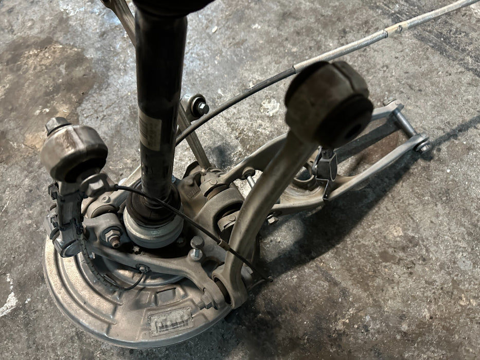 2020 BMW M4 F82 REAR LEFT SPINDLE KNUCKLE CONTROL ARM SUSPENSION W/ AXLE OEM