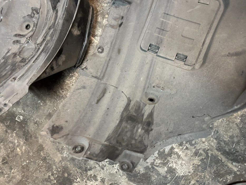 2020 BMW M4 F82 FRONT PASSENGER RIGHT FENDER LINER SET