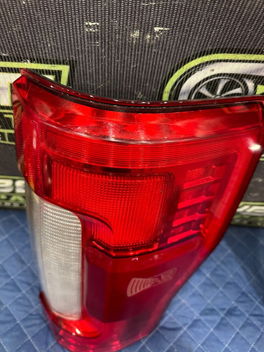 2017-2019 FORD F250 F350 F450 PASSENGER RIGHT BLISS LED TAIL LIGHT OEM  ~MINT~