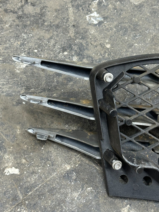 2014 AUDI R8 REAR RIGHT BUMPER GRILLE AIR VENT OEM ~BROKEN TAB~ 420 807 698