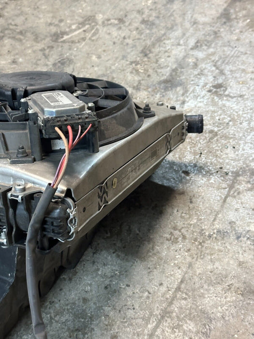 2014 AUDI R8 FRONT DRIVER LEFT RADIATOR 420 121 281 420121281 ASSEMBLY ~READ~