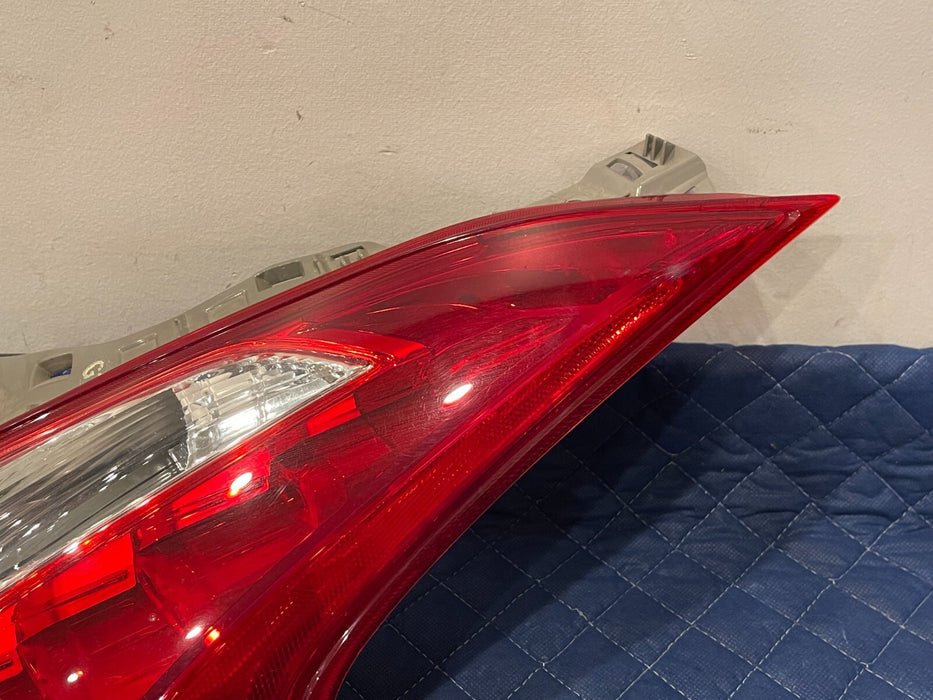 2014 NISSAN 370Z NISMO REAR PASSENGER RIGHT TAIL LIGHT OEM *DAMAGED & CHIPPED*