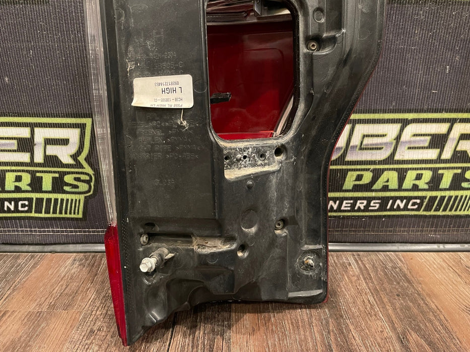 2017 2018 2019 FORD F250 F350 F450 DRIVER LEFT TAIL LIGHT OEM *READ DESCRIPTION*