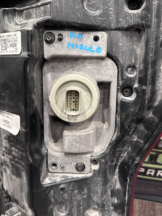 2017-19 FORD F250 F350 F450 DRIVER LEFT LED TAIL LIGHT OEM * SEE PICS 4-6*